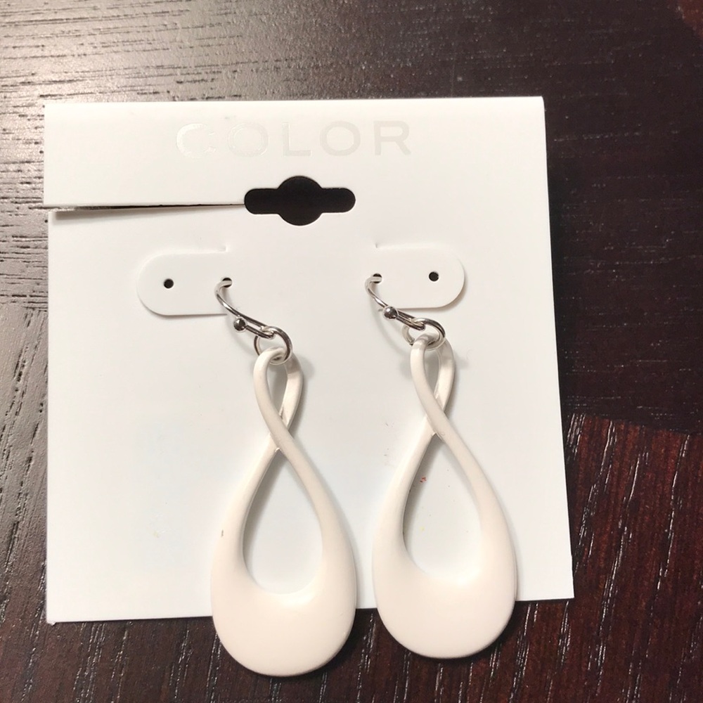 COLOR WHITE SWIRL EARRINGS